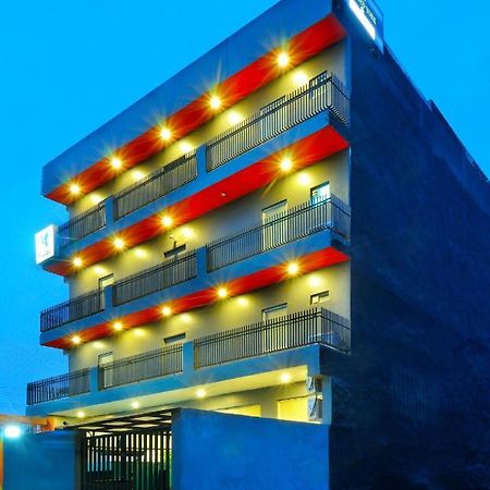 The Red York Hotel Ghaziabad Buitenkant foto