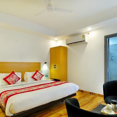 The Red York Hotel Ghaziabad Buitenkant foto