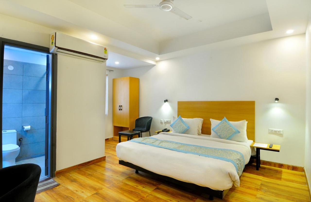 The Red York Hotel Ghaziabad Buitenkant foto