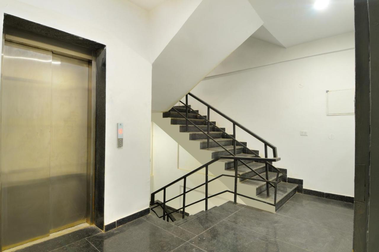 The Red York Hotel Ghaziabad Buitenkant foto