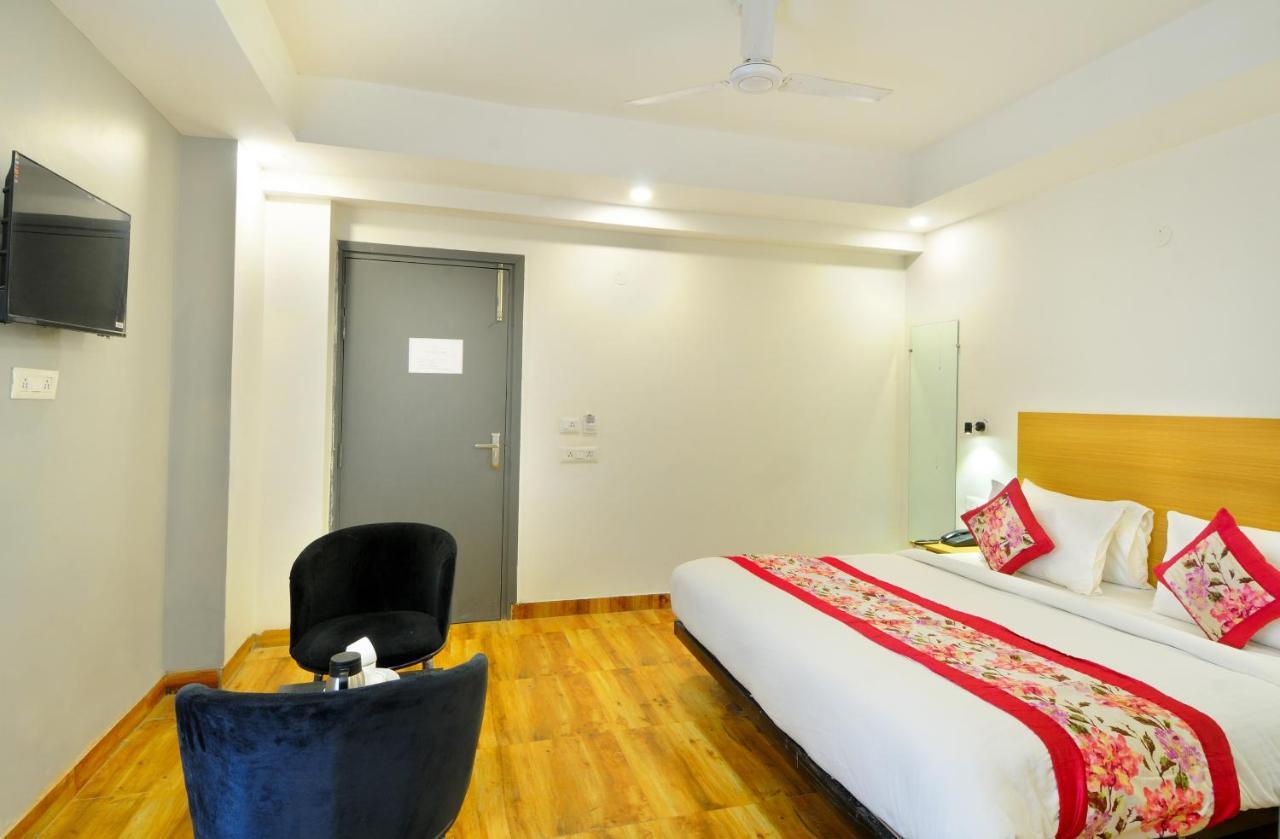 The Red York Hotel Ghaziabad Buitenkant foto