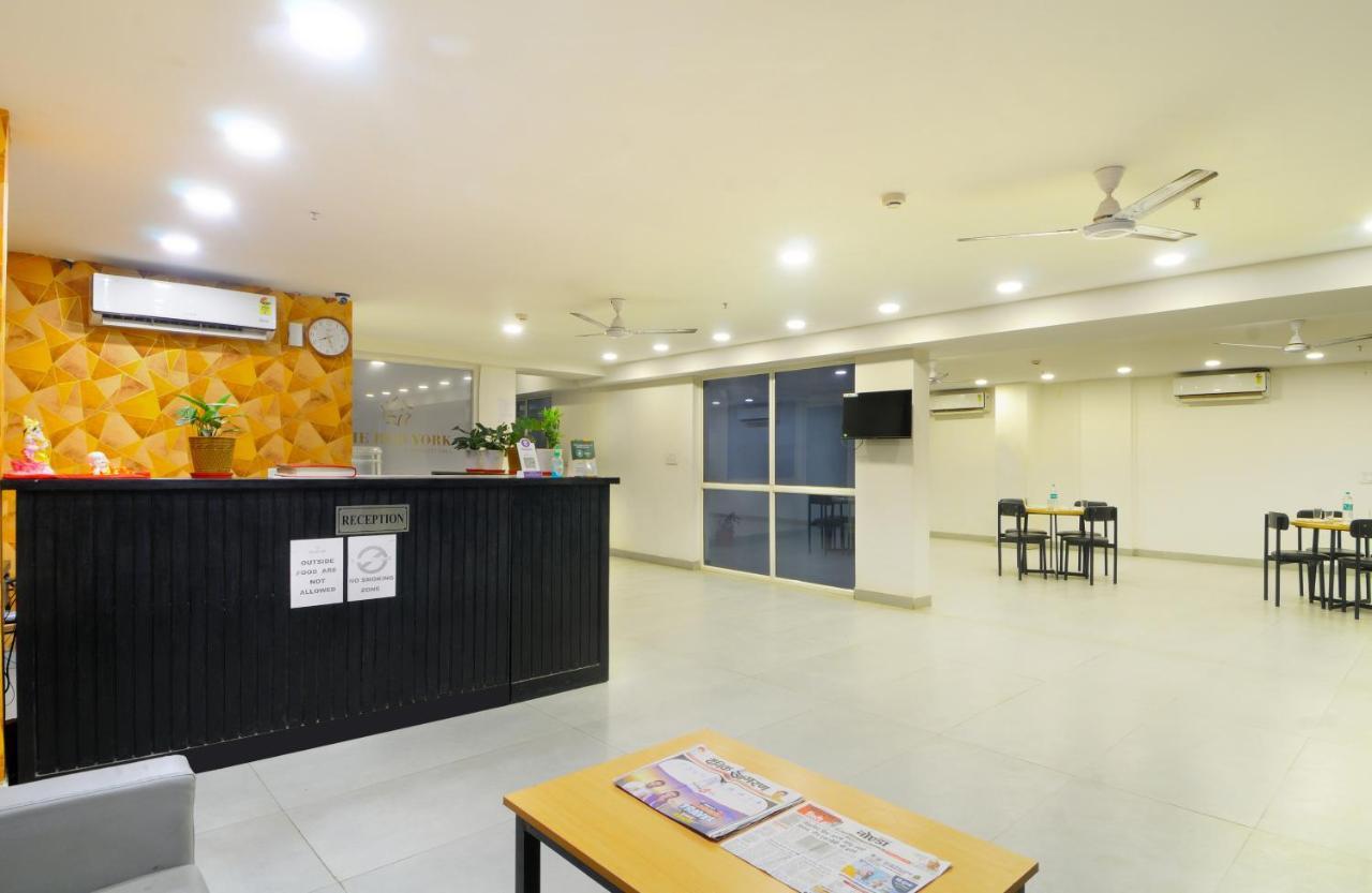 The Red York Hotel Ghaziabad Buitenkant foto