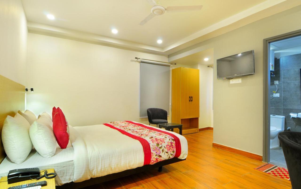 The Red York Hotel Ghaziabad Buitenkant foto